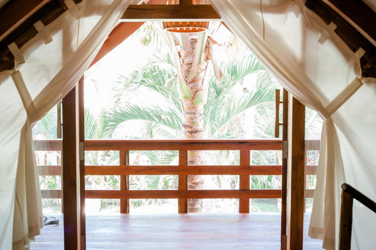 Island View Bar & Bungalow Гили-Эйр Экстерьер фото