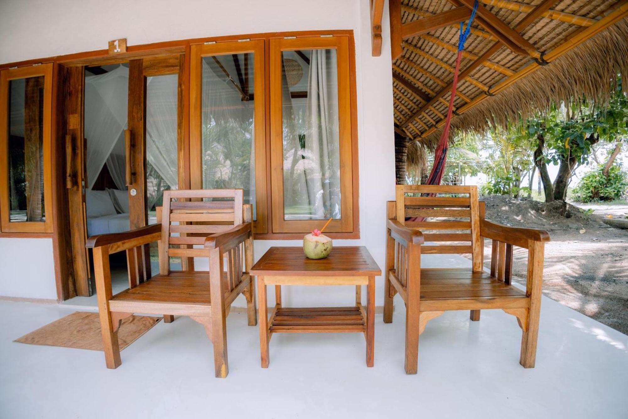 Island View Bar & Bungalow Гили-Эйр Экстерьер фото