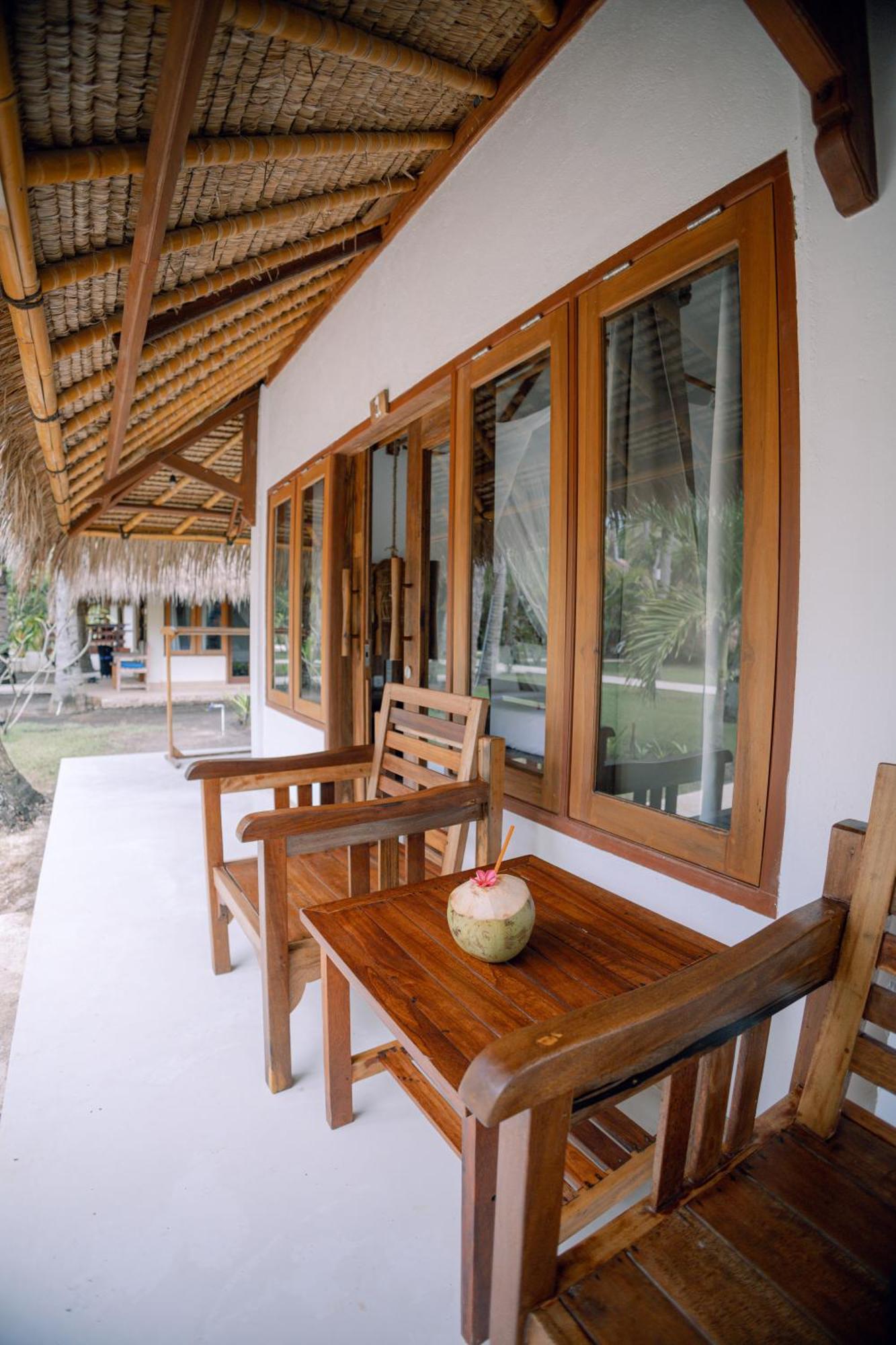 Island View Bar & Bungalow Гили-Эйр Экстерьер фото